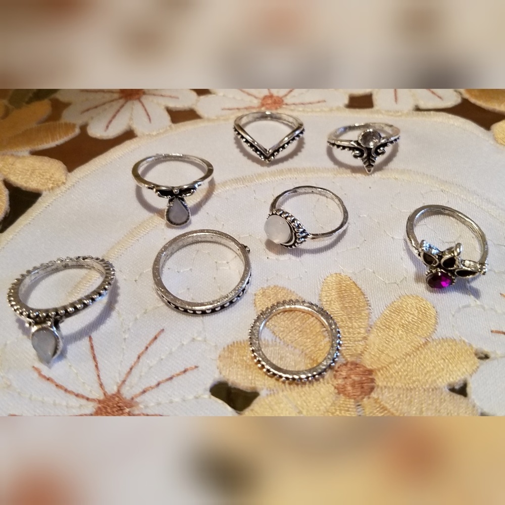 Set 8 Silver Rings - Picture 2 of 3